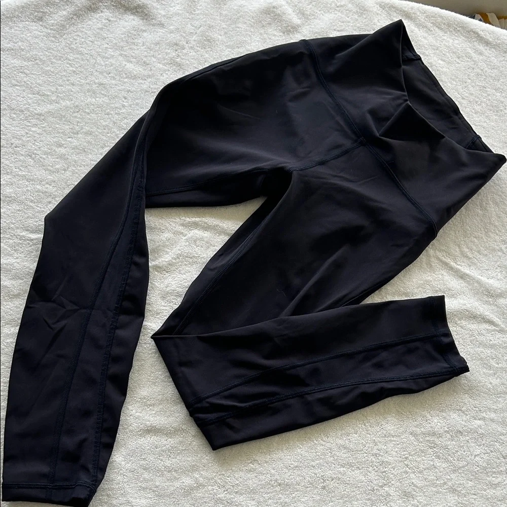 Lulu lemon train times size 4 25” navy